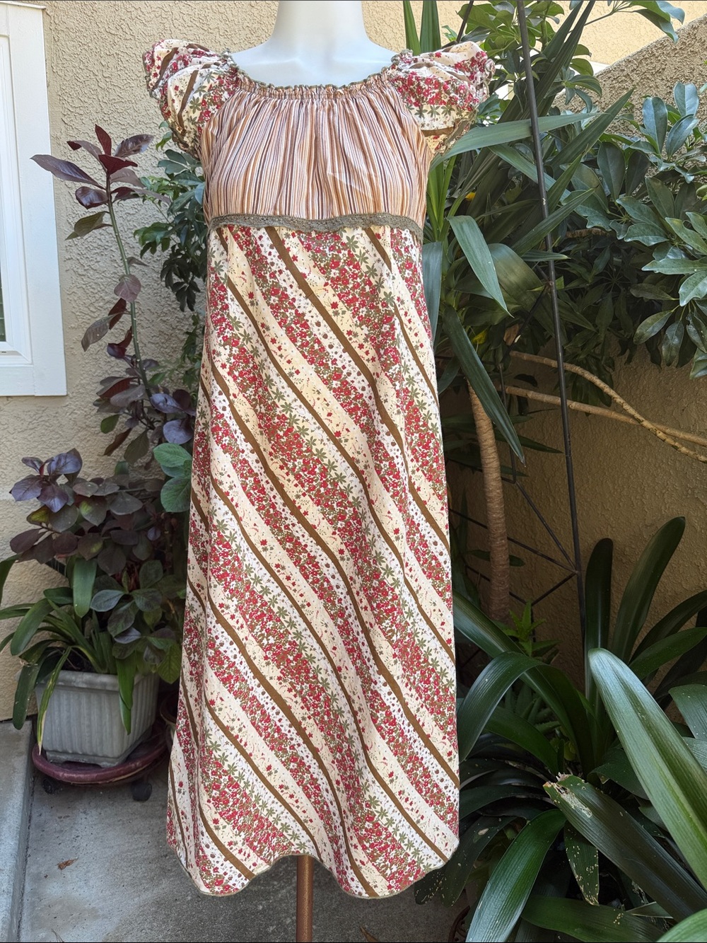 Vintage Y2K Eddie Bauer Cream Maxi Cotton Dress with Red Floral Stripes